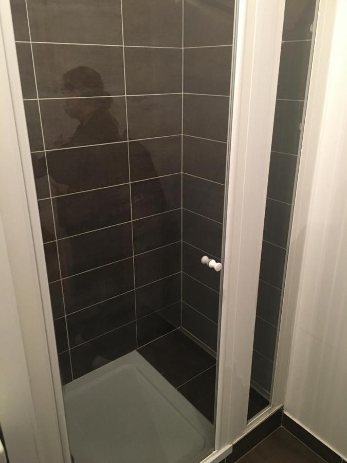 Lovely 1-Bedroom Unit With Free Parking On Premise アニエール エクステリア 写真